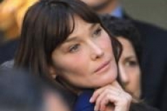 L’opinion de Carla Bruni-Sarkozy sur l’affaire Hollande