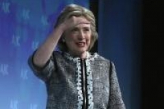 En chute dans les sondages, Hillary Clinton s’excuse