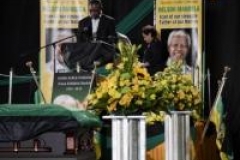 Mandela sera enterré selon la coutume, un bœuf sera égorgé