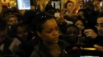  Rihanna provoque l’émeute à Paris 