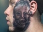 Il se fait tatouer le visage de son fils sur la joue